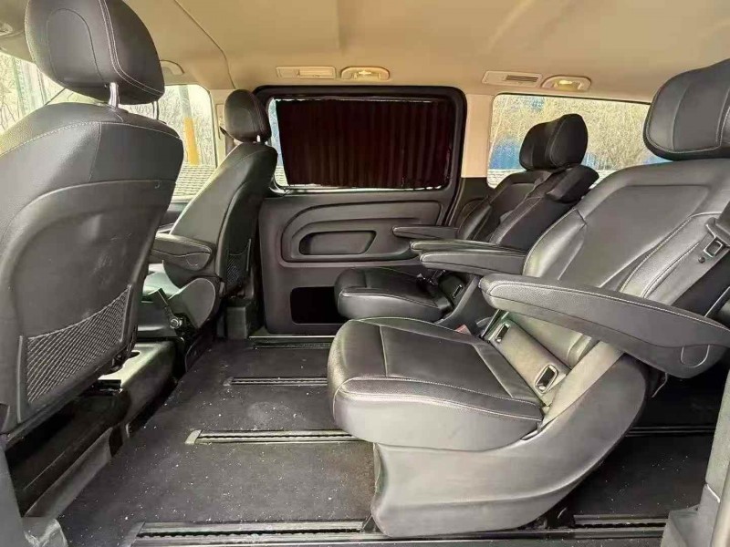 濟寧18年奔馳威霆5