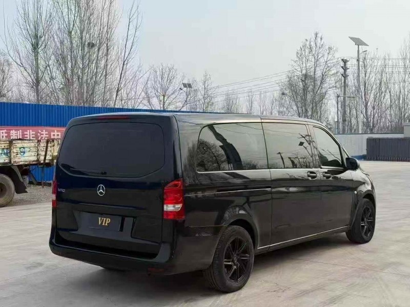 濟寧18年奔馳威霆8