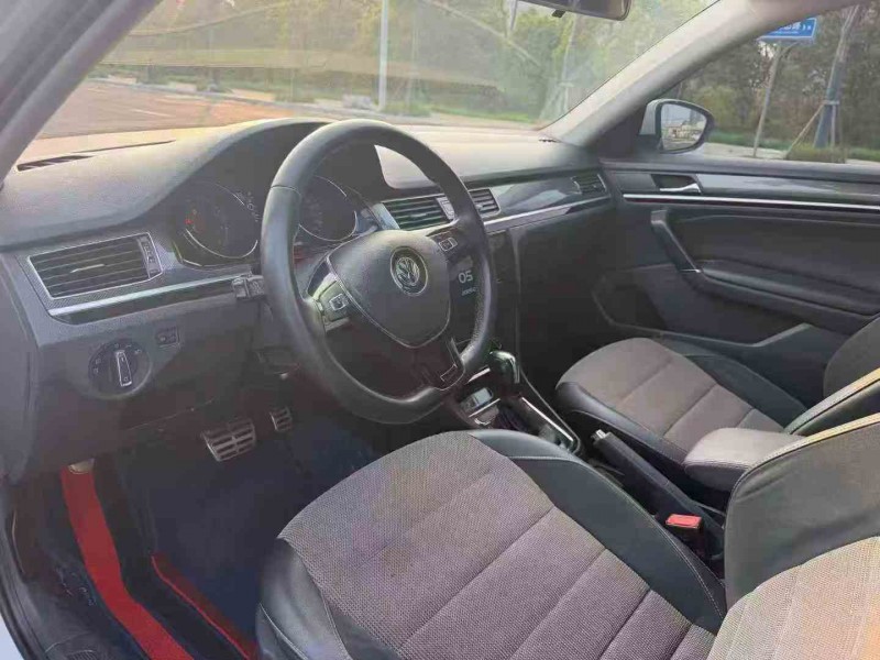 张家界18年大众蔚领4