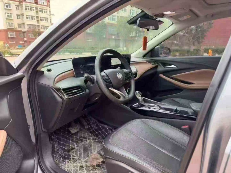 东营22年别克威朗4