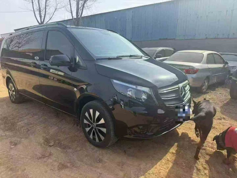 东营23年奔驰威霆3