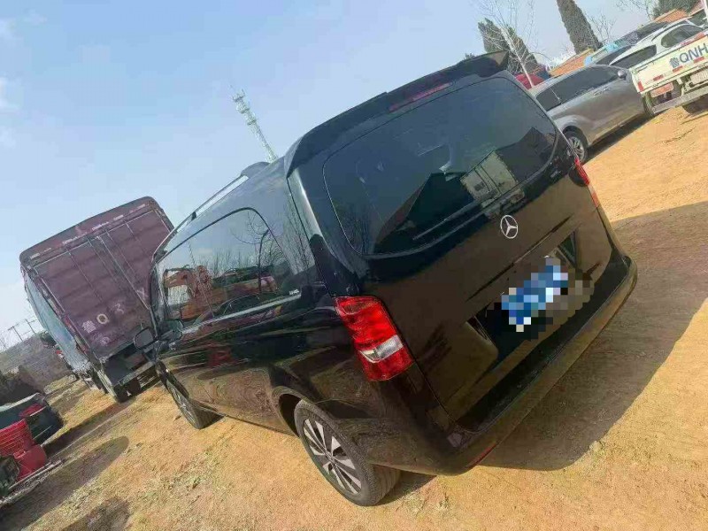 东营23年奔驰威霆9