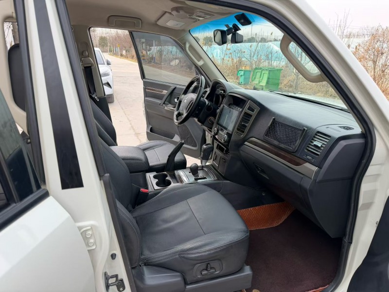 徐州20年三菱帕杰罗8