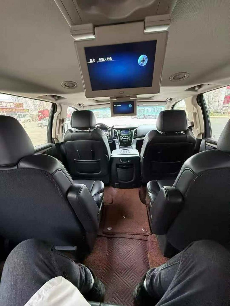 张家口17年凯迪拉克凯雷德4