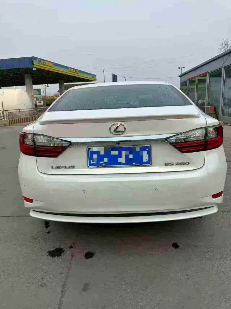 烟台18年雷克萨斯ES8