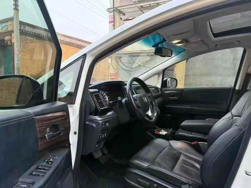 烟台18年本田艾力绅4