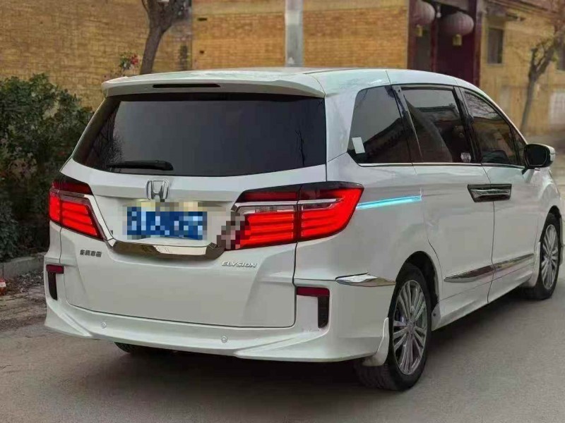 烟台18年本田艾力绅8