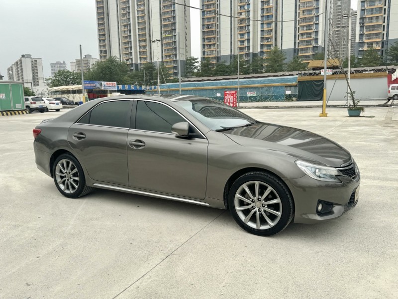 南宁13年丰田锐志2