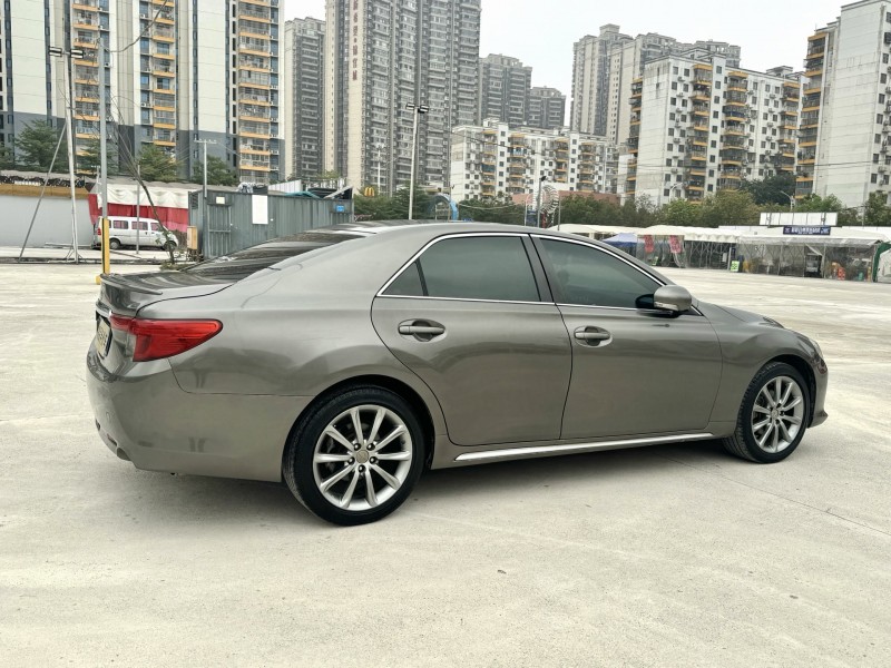 南宁13年丰田锐志4