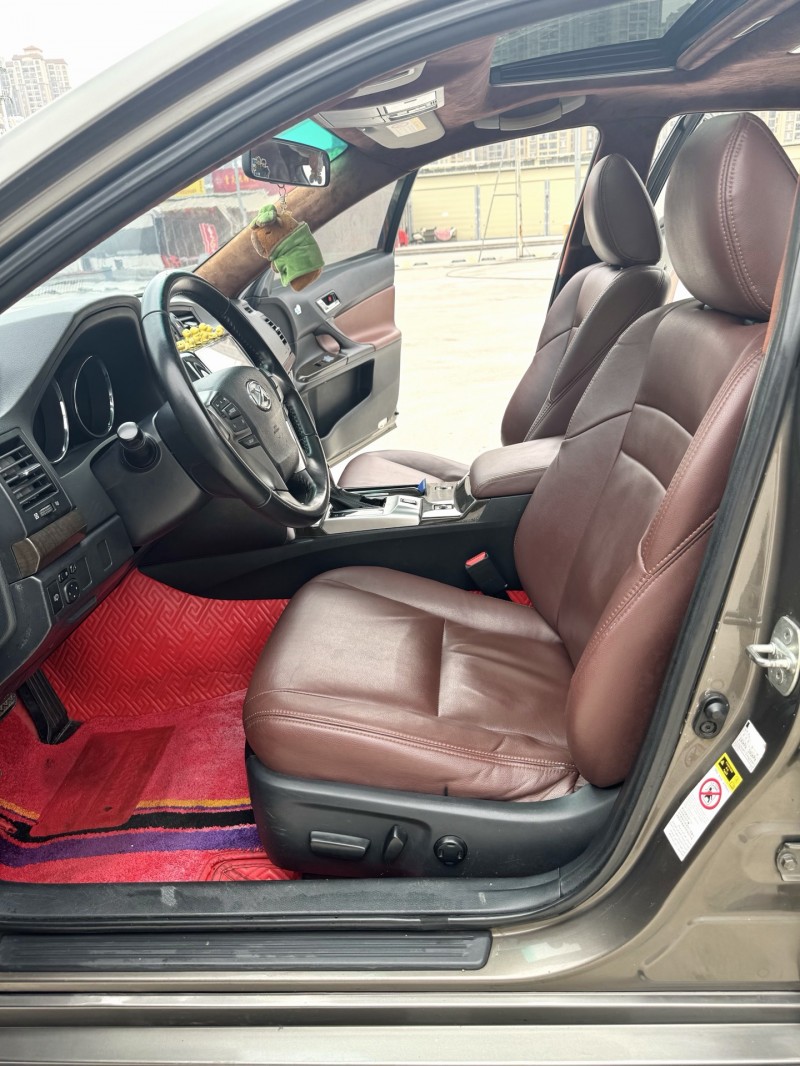 南宁13年丰田锐志5