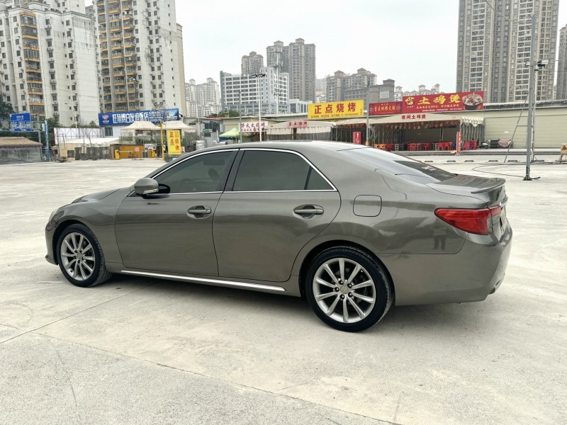 南宁13年丰田锐志8