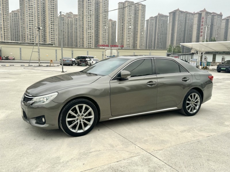 南宁13年丰田锐志9