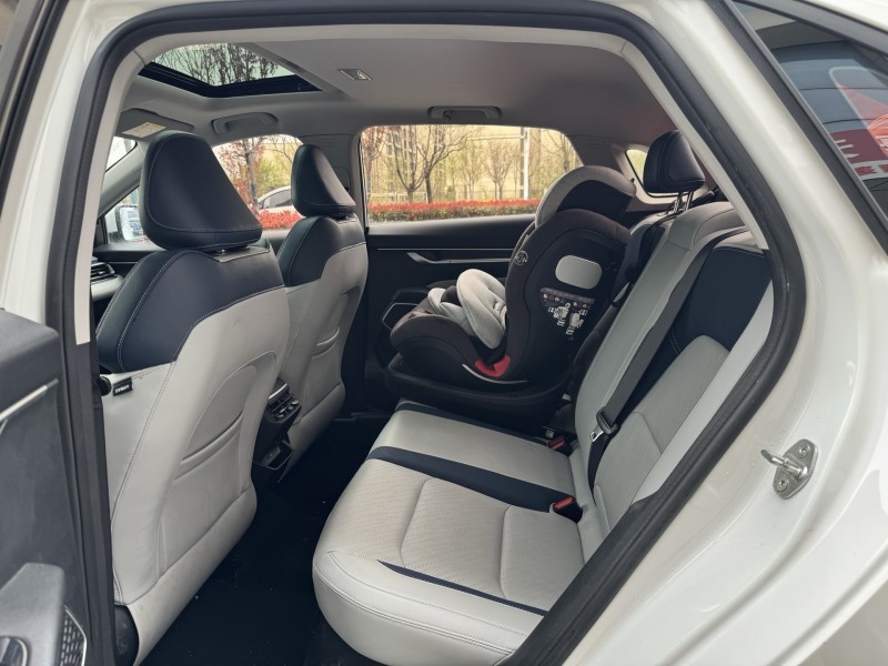 济宁21年吉利帝豪6