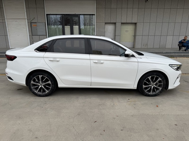 济宁21年吉利帝豪8