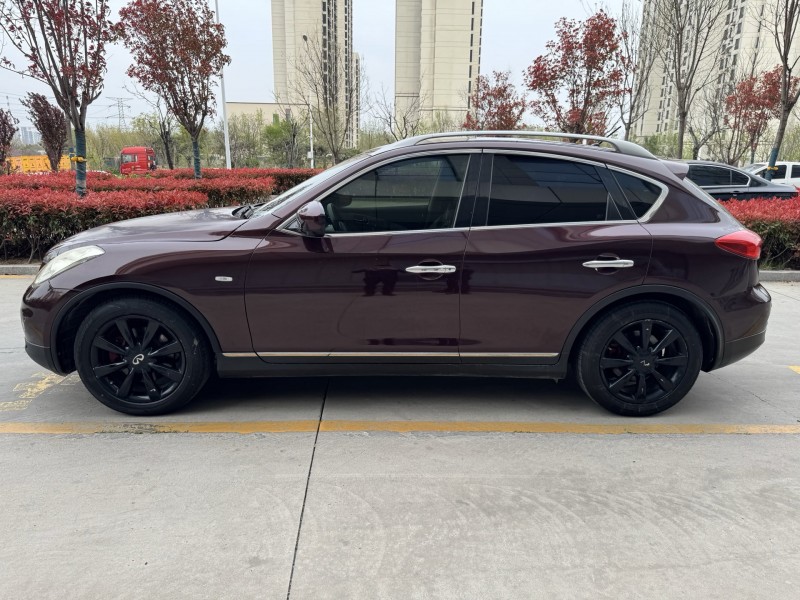 济宁15年英菲尼迪QX508