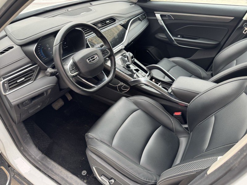 济宁20年吉利博越5