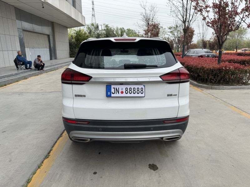 济宁20年吉利博越9