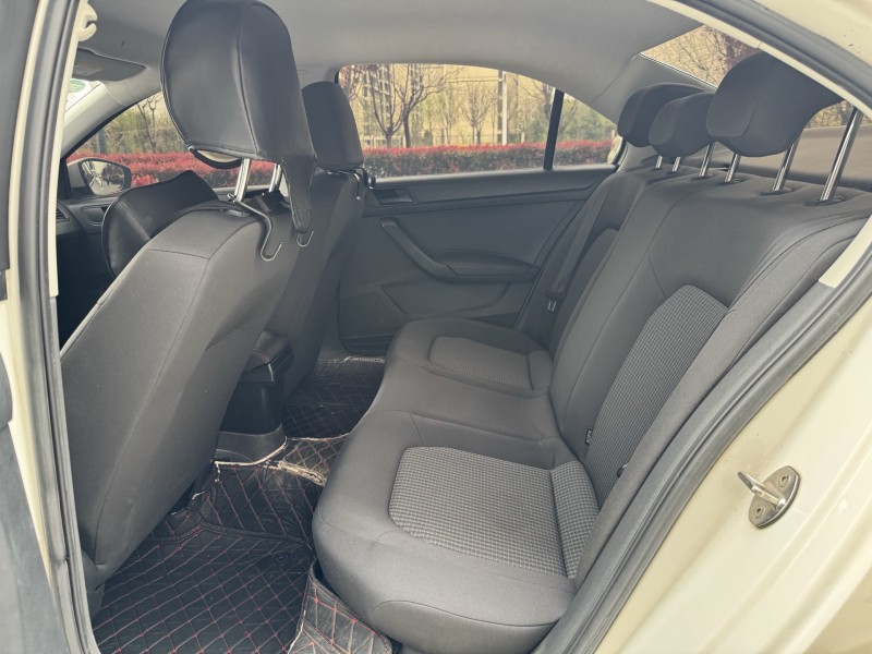 济宁20年大众桑塔纳6