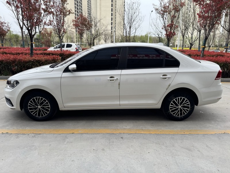 济宁20年大众桑塔纳7