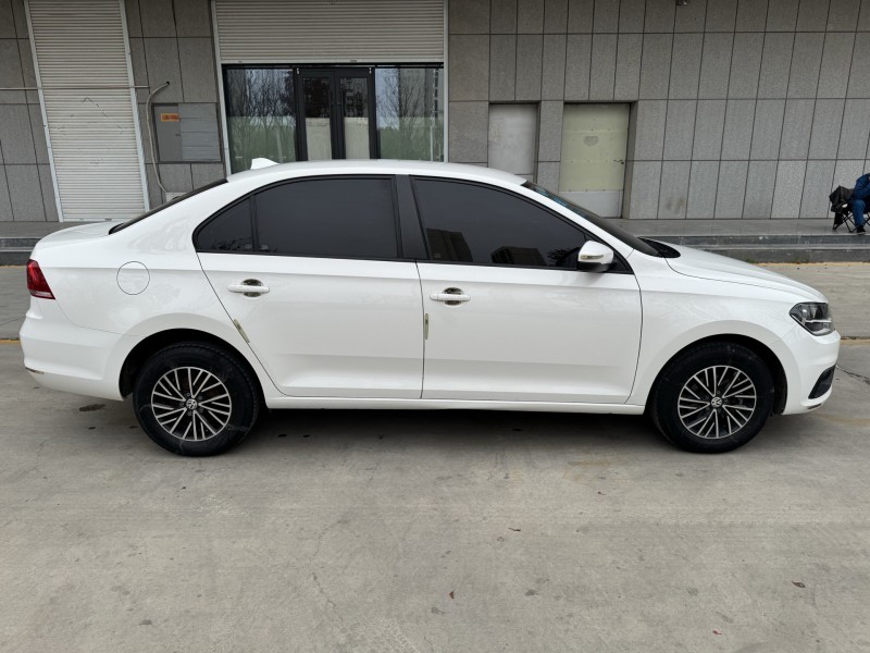 济宁20年大众桑塔纳8