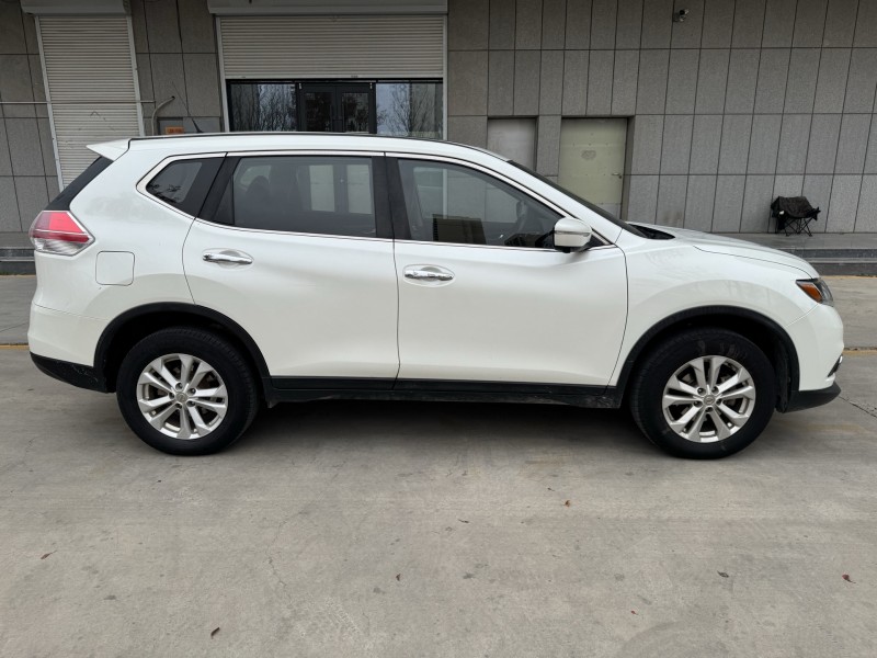 济宁16年日产奇骏7