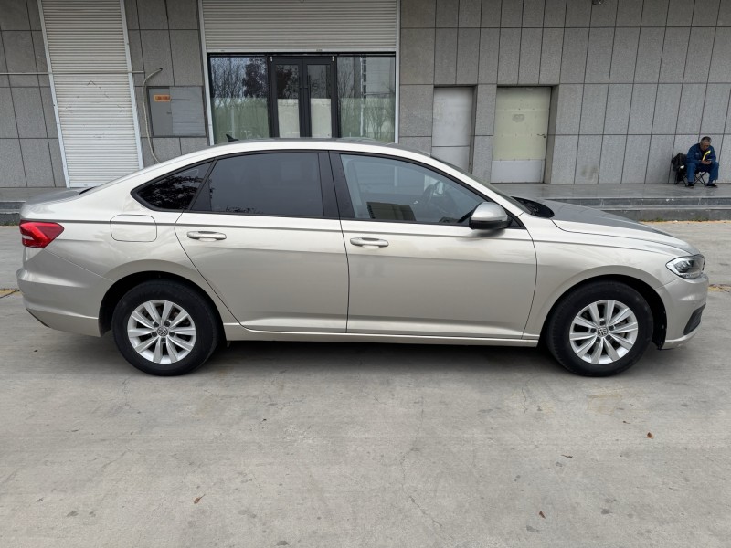 济宁19年大众朗逸8