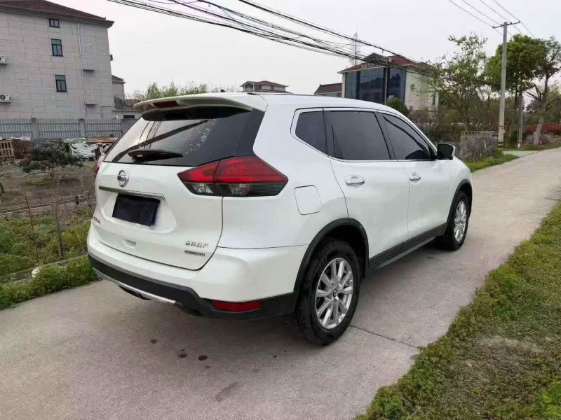 湖州20年日产奇骏8