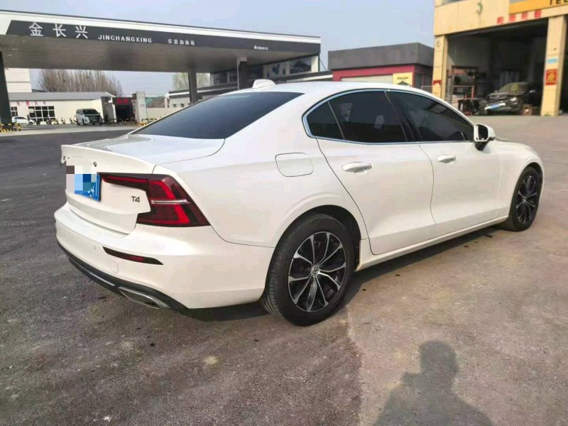 保定21年沃尔沃S60L4