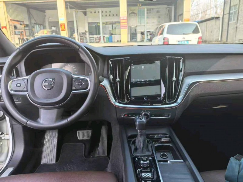 保定21年沃尔沃S60L5