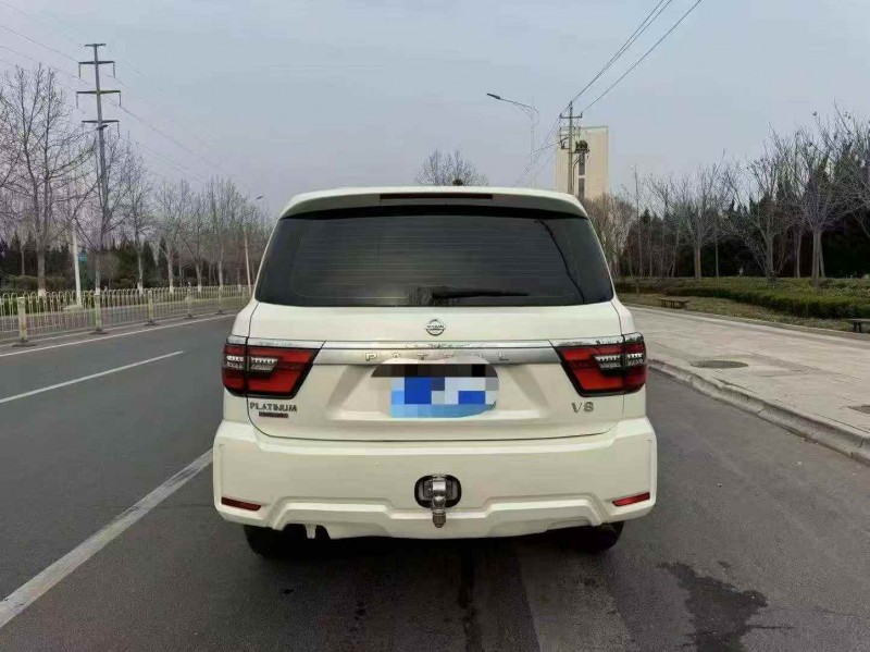 东营17年日产途乐8