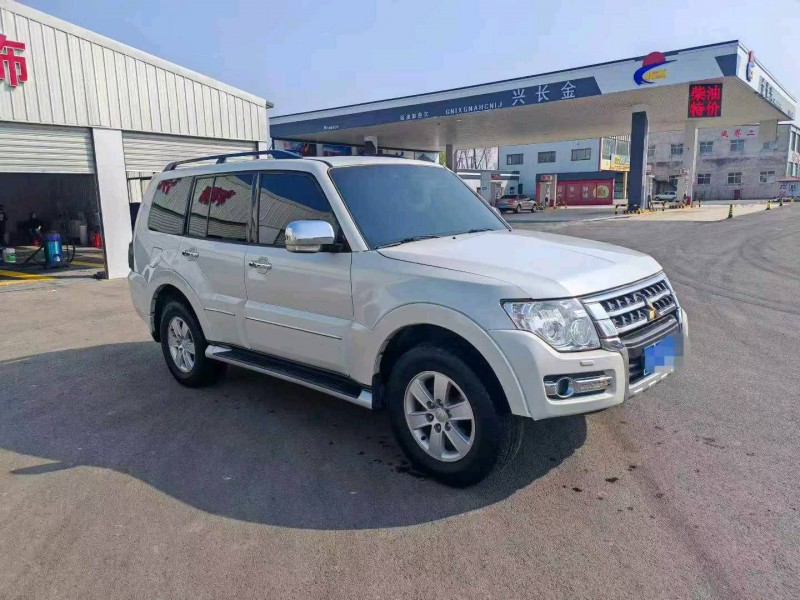 保定15年三菱帕杰罗2