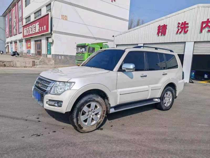 保定15年三菱帕杰罗3