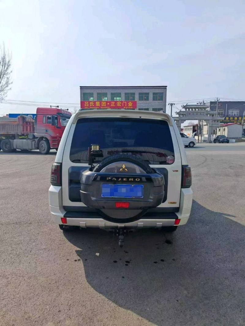 保定15年三菱帕杰罗6