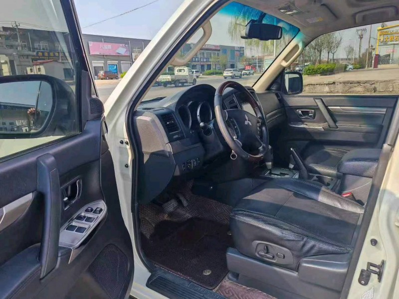 保定15年三菱帕杰罗9