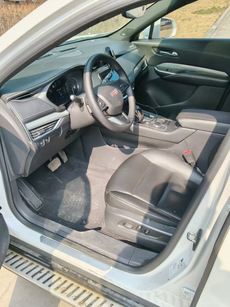 青岛20年凯迪拉克XT44