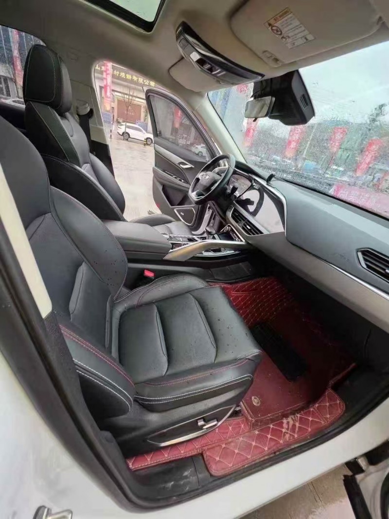 济宁22年吉利星越6