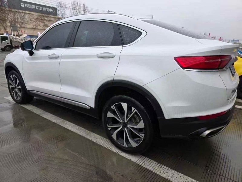 济宁22年吉利星越8