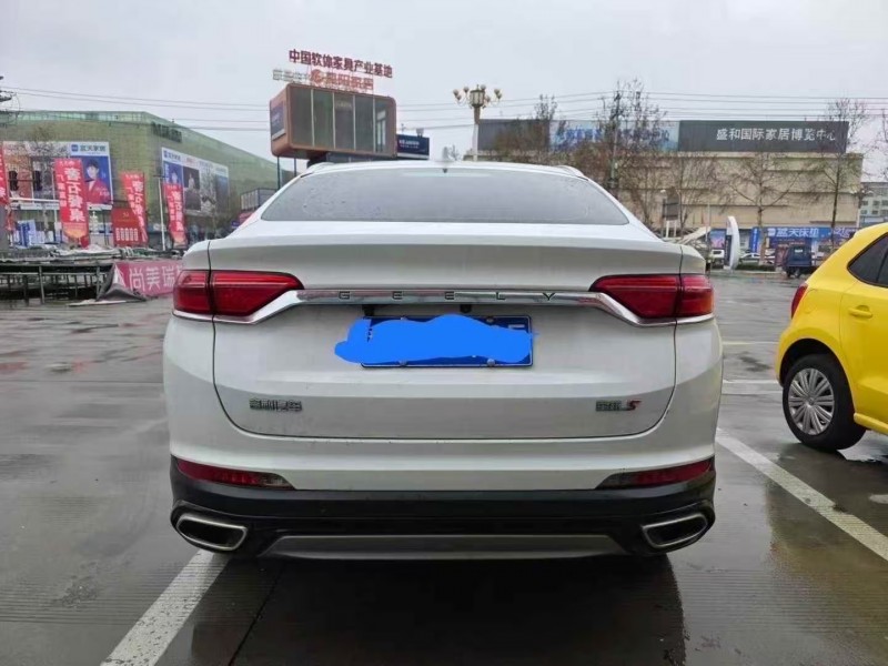 济宁22年吉利星越9