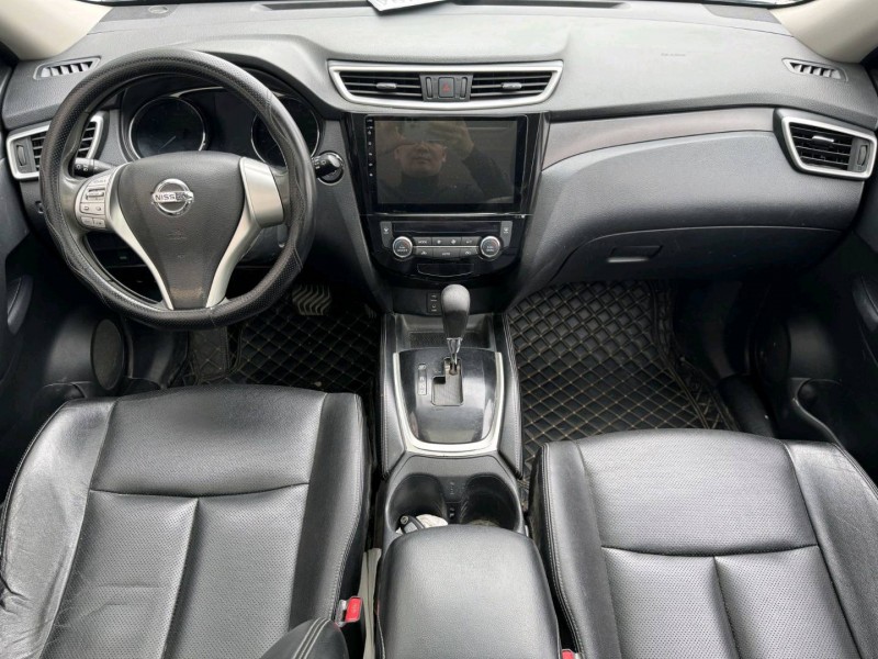 济宁16年日产奇骏8