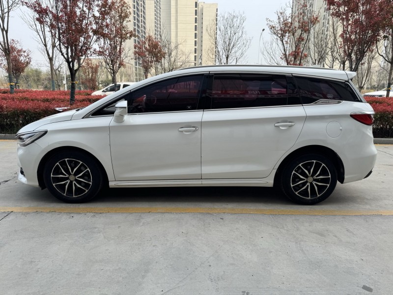 济宁18年比亚迪宋MAX8