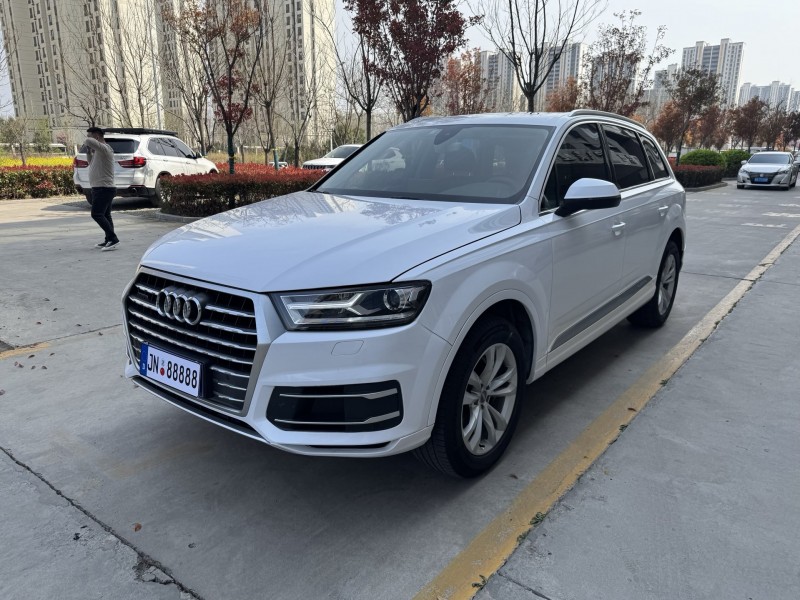 济宁17年奥迪Q74