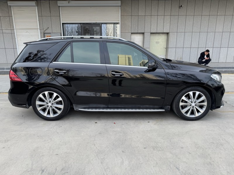 济宁17年奔驰GLE8