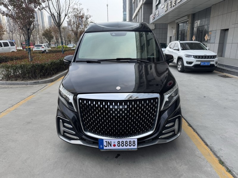 济宁21年奔驰威霆1