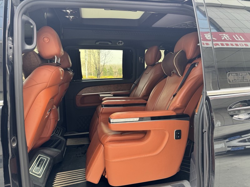 济宁21年奔驰威霆6