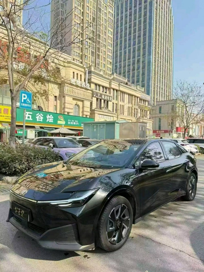 襄阳25年丰田BZ3Pro8