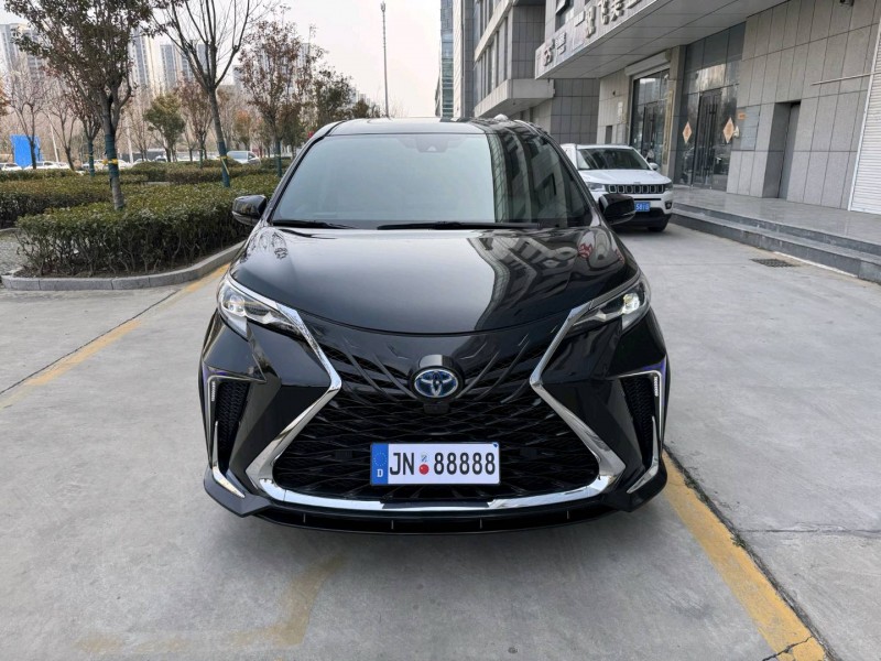 济宁22年丰田塞纳1