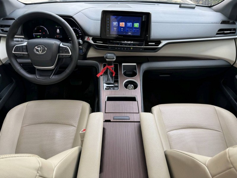 济宁22年丰田塞纳6