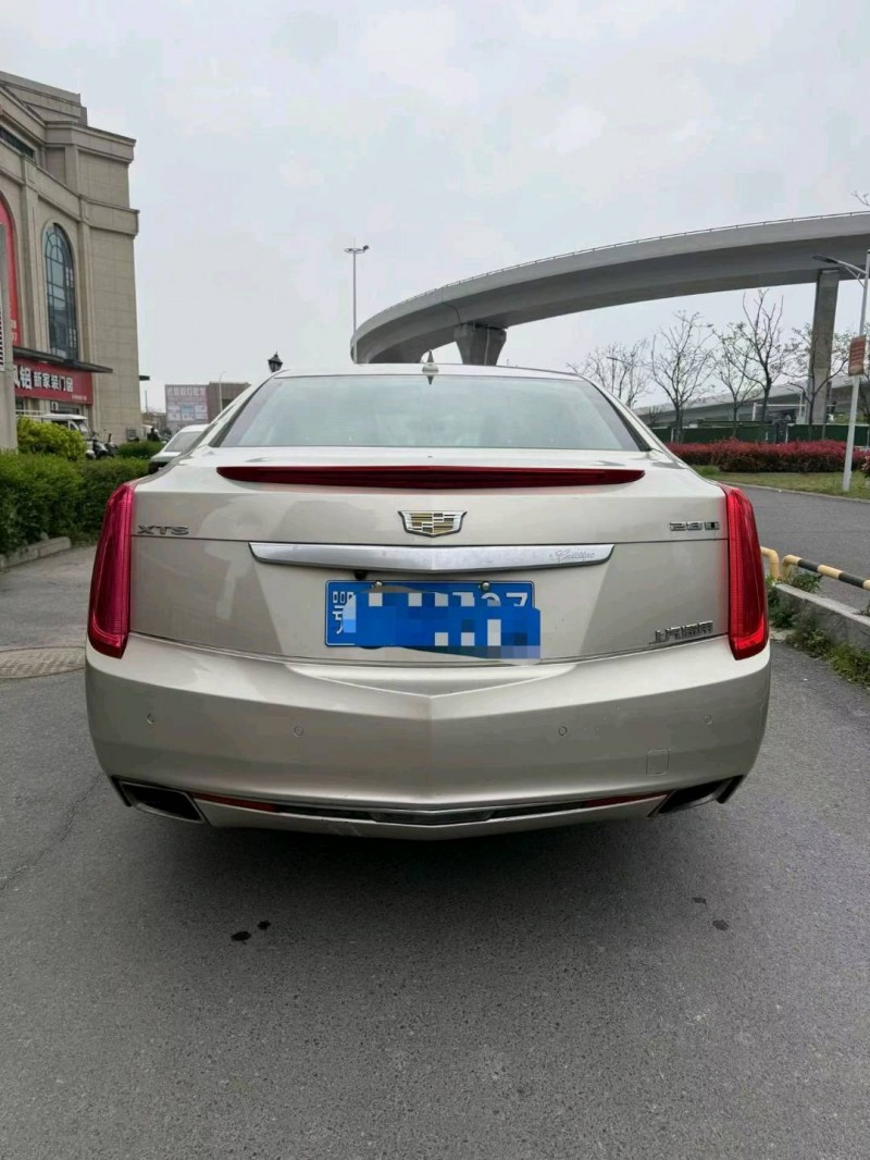 襄阳15年凯迪拉克STS7