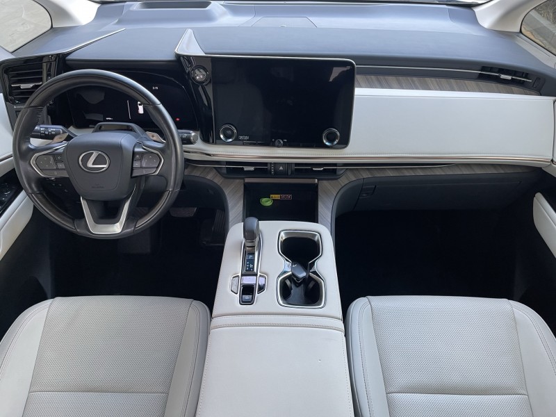 济宁24年雷克萨斯LM300H3