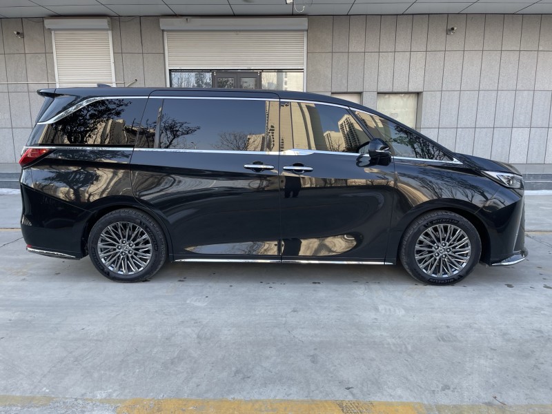 济宁24年雷克萨斯LM300H7